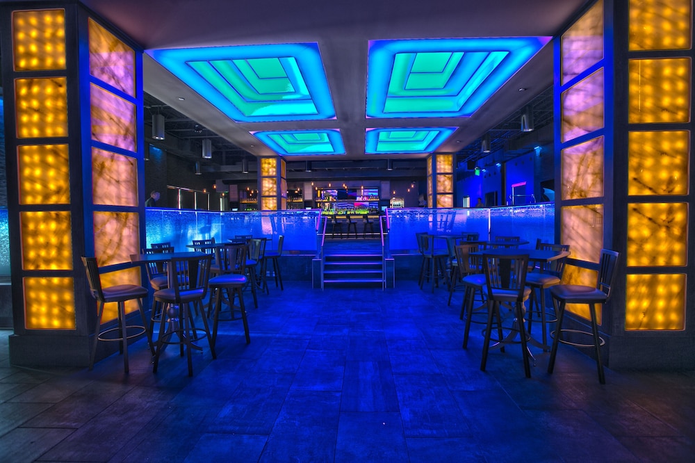 Rosen Plaza on International Drive — Restaurant & bars in Orlando, Florida