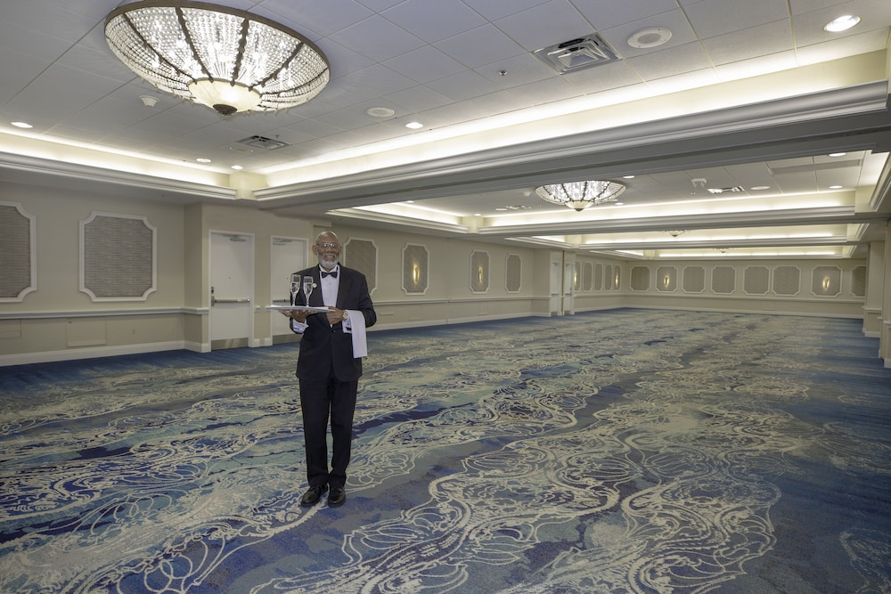 Rosen Plaza on International Drive — Restaurant & bars in Orlando, Florida