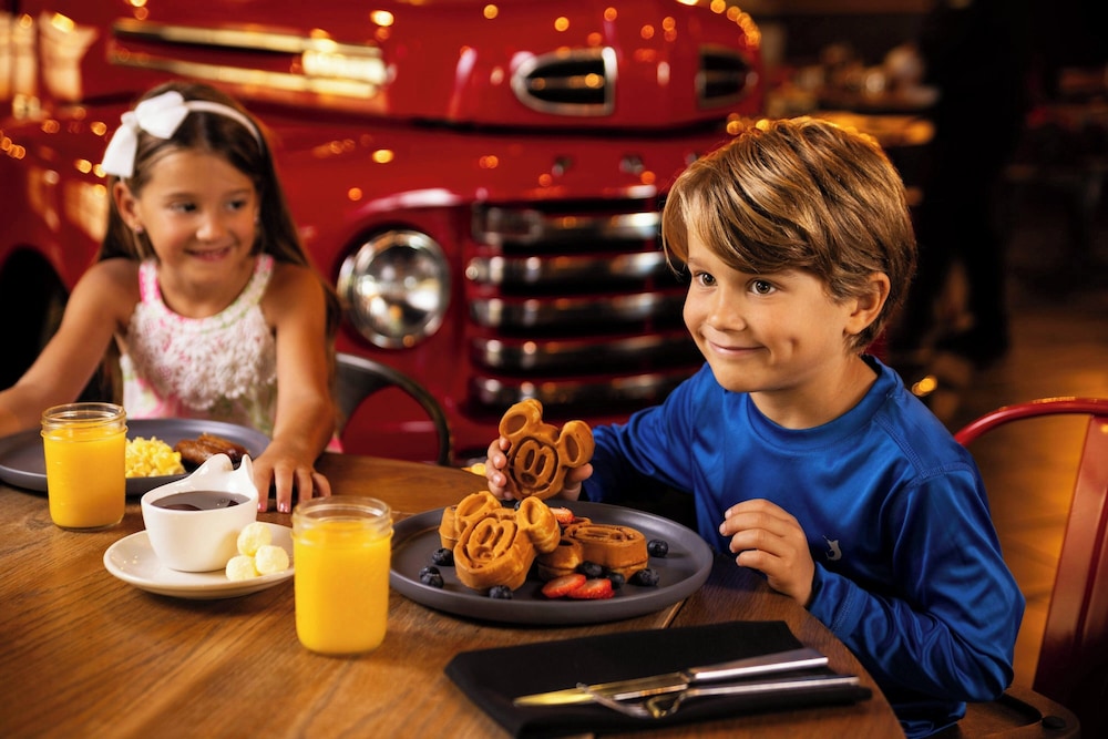 Renaissance Orlando Resort – Disney Springs® Area — Restaurant & bars in Lake Buena Vista, Florida