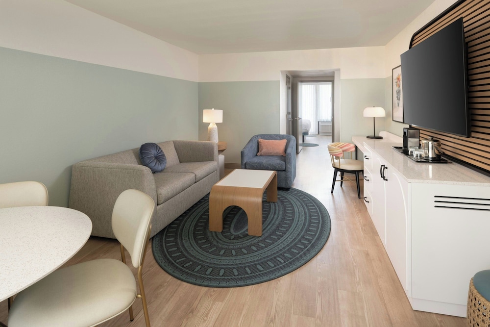 Sheraton Orlando Lake Buena Vista Resort - NEWLY RENOVATED! — Hotel rooms in Orlando, Florida