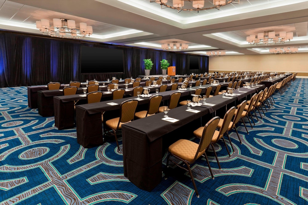 Sheraton Orlando Lake Buena Vista Resort - NEWLY RENOVATED! — Hotel building in Orlando, Florida
