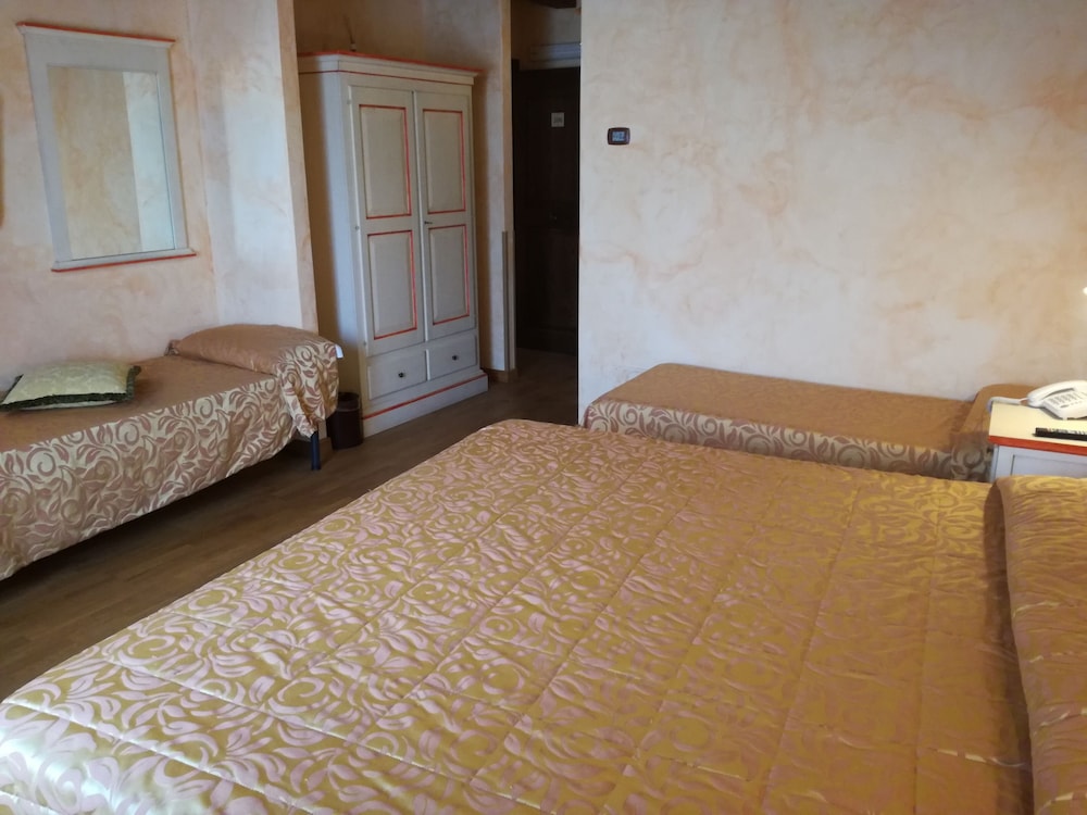 Relais Castrum Boccea — Hotel rooms in Rome, Lazio