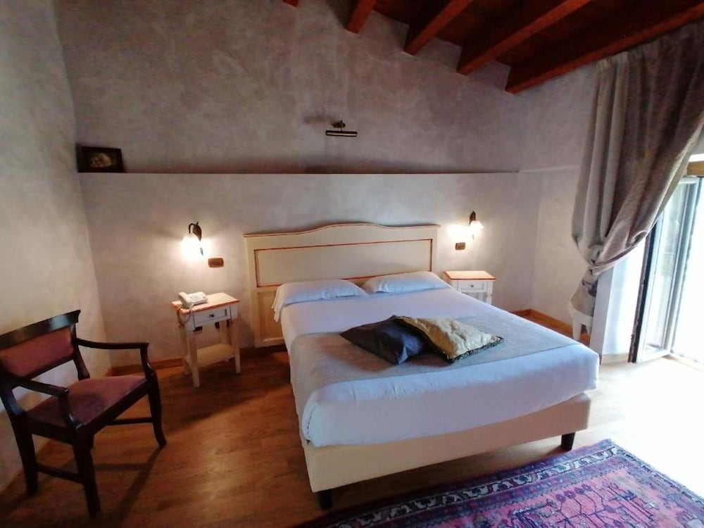 Relais Castrum Boccea — Hotel rooms in Rome, Lazio