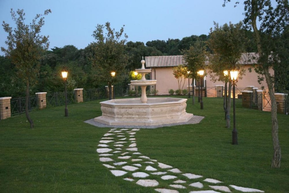 Relais Castrum Boccea — Hotel building in Rome, Lazio