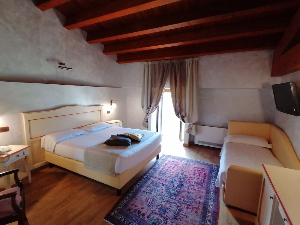 Relais Castrum Boccea — Hotel rooms in Rome, Lazio