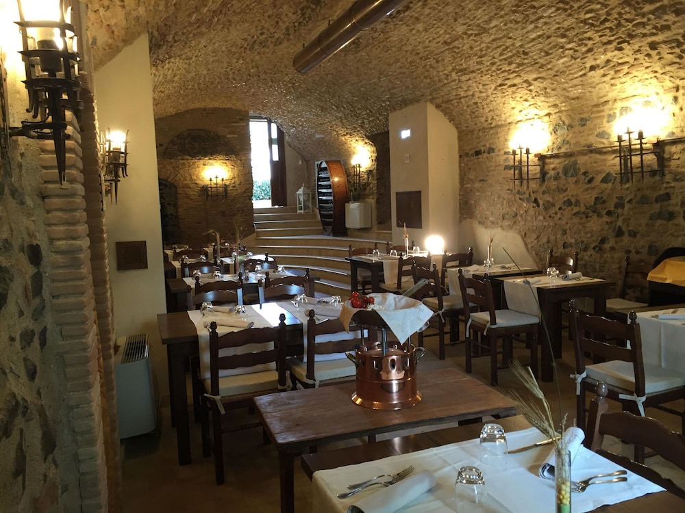 Relais Castrum Boccea — Restaurant & bars in Rome, Lazio