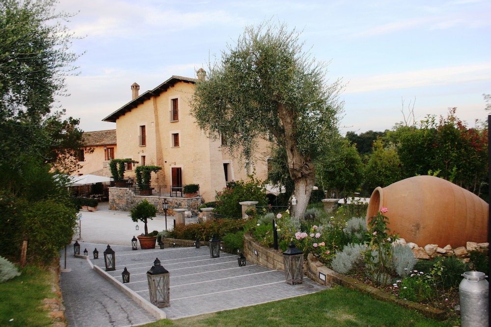 Relais Castrum Boccea — Hotel building in Rome, Lazio