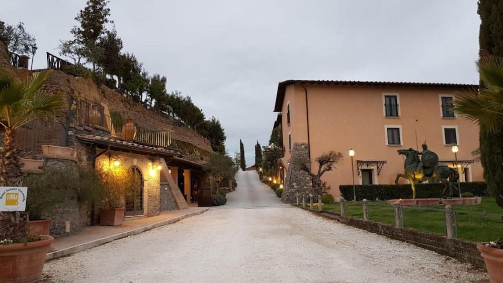 Relais Castrum Boccea — Hotel building in Rome, Lazio