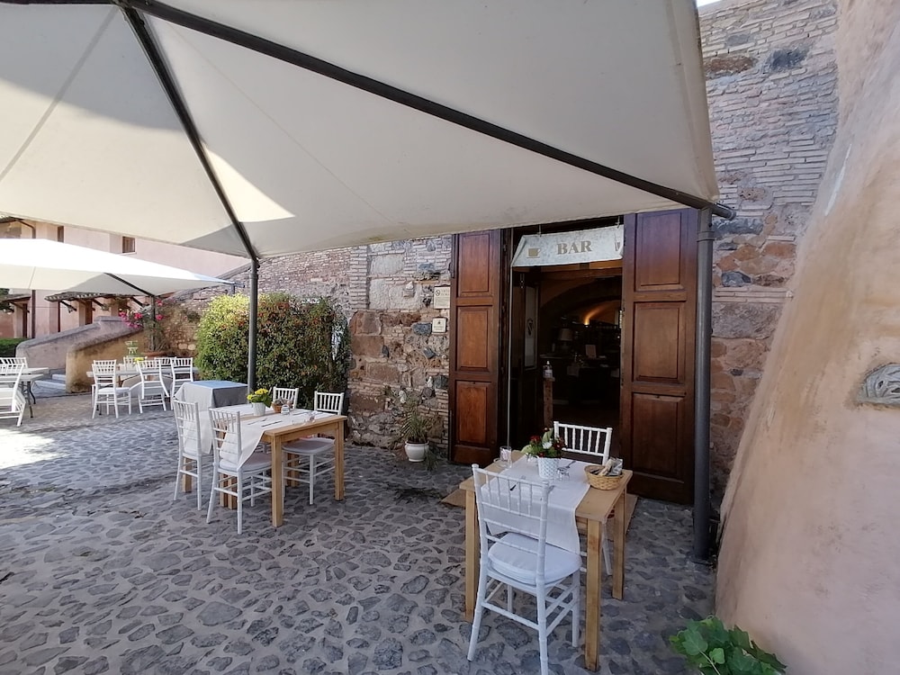Relais Castrum Boccea — Restaurant & bars in Rome, Lazio
