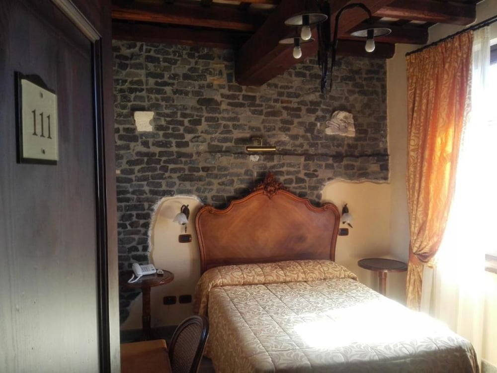 Relais Castrum Boccea — Hotel rooms in Rome, Lazio