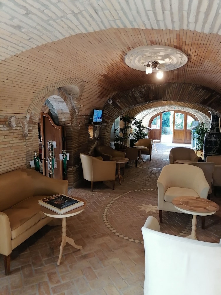 Relais Castrum Boccea — Restaurant & bars in Rome, Lazio