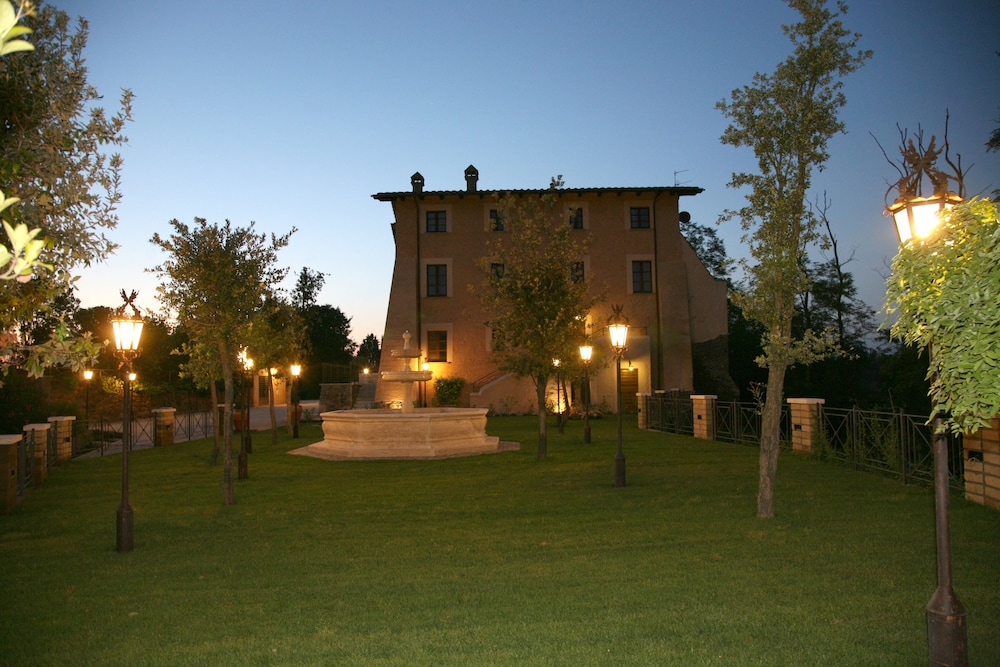 Relais Castrum Boccea — Hotel building in Rome, Lazio