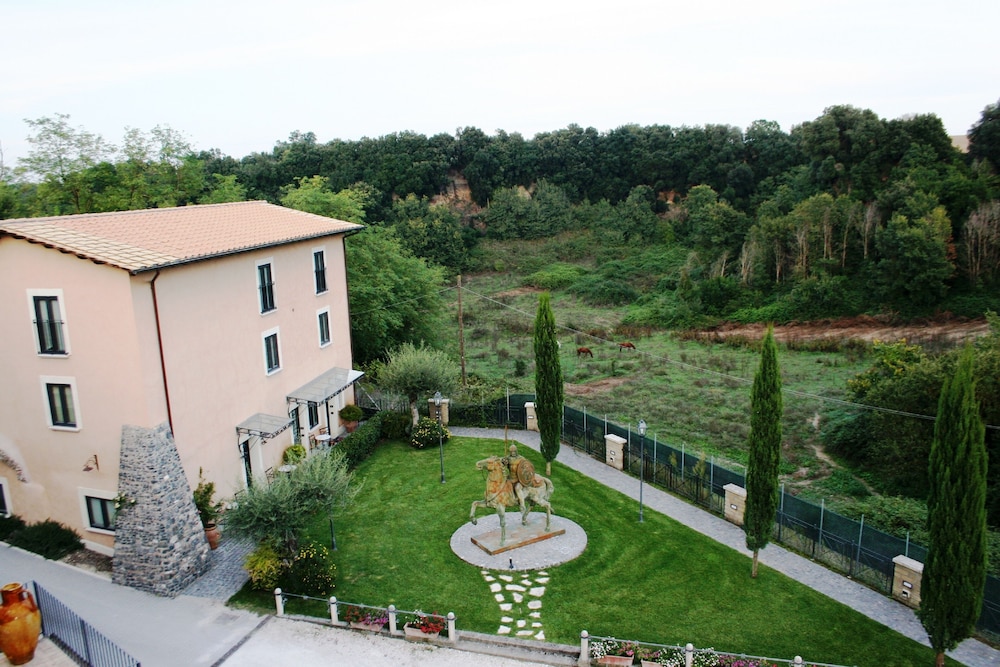 Relais Castrum Boccea — Hotel building in Rome, Lazio