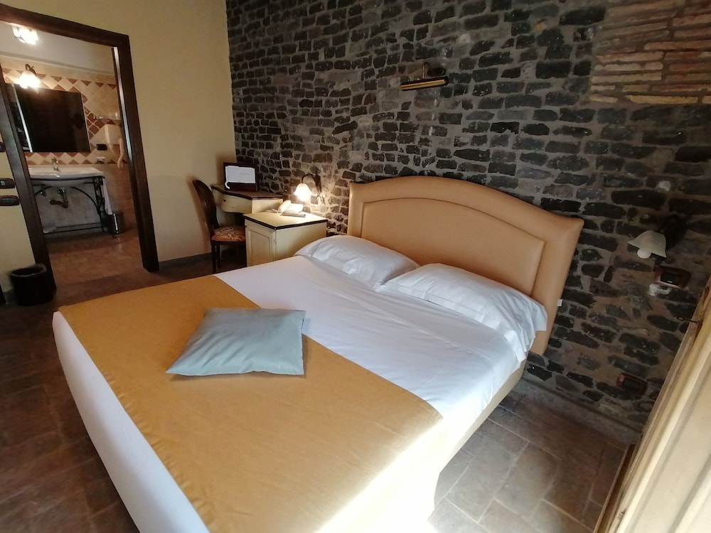 Relais Castrum Boccea — Hotel rooms in Rome, Lazio