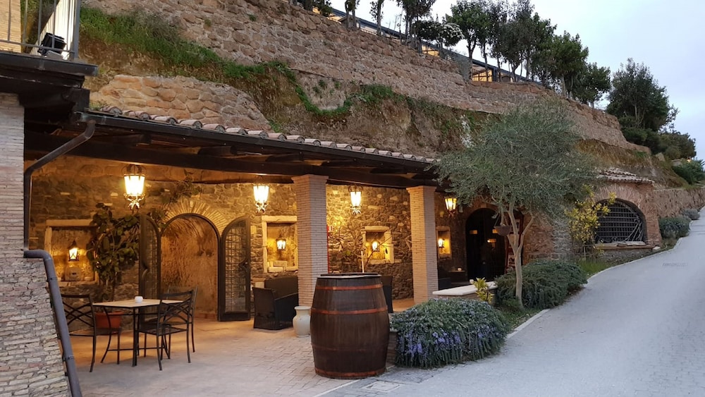 Relais Castrum Boccea — Restaurant & bars in Rome, Lazio