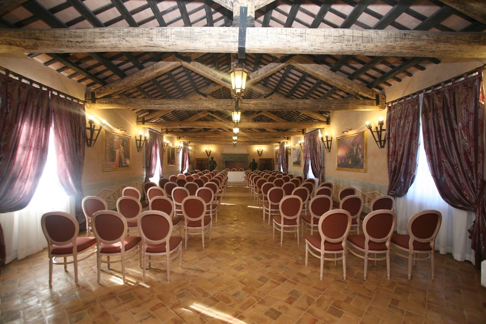 Relais Castrum Boccea — Restaurant & bars in Rome, Lazio