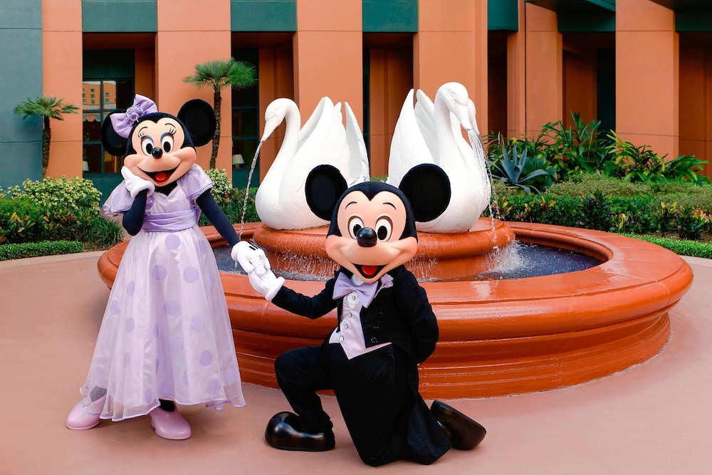 Walt Disney World Dolphin — Attractions for children in Walt Disney World Resort, Florida