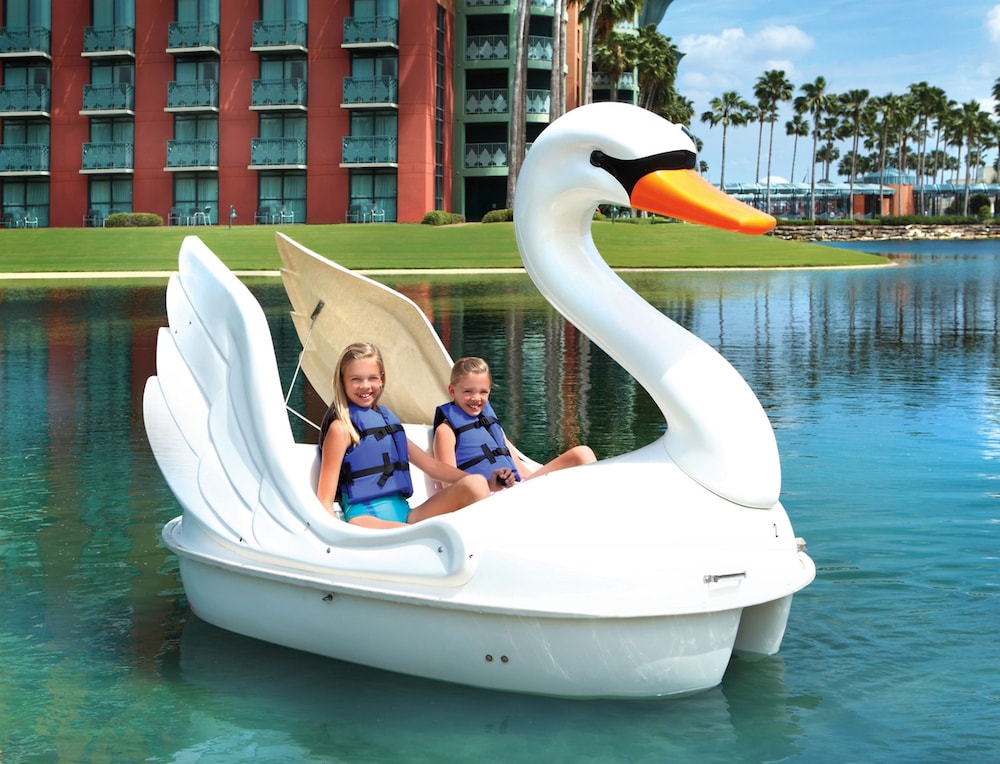 Walt Disney World Dolphin — Attractions for children in Walt Disney World Resort, Florida
