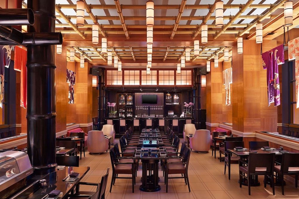Walt Disney World Dolphin — Restaurant & bars in Walt Disney World Resort, Florida
