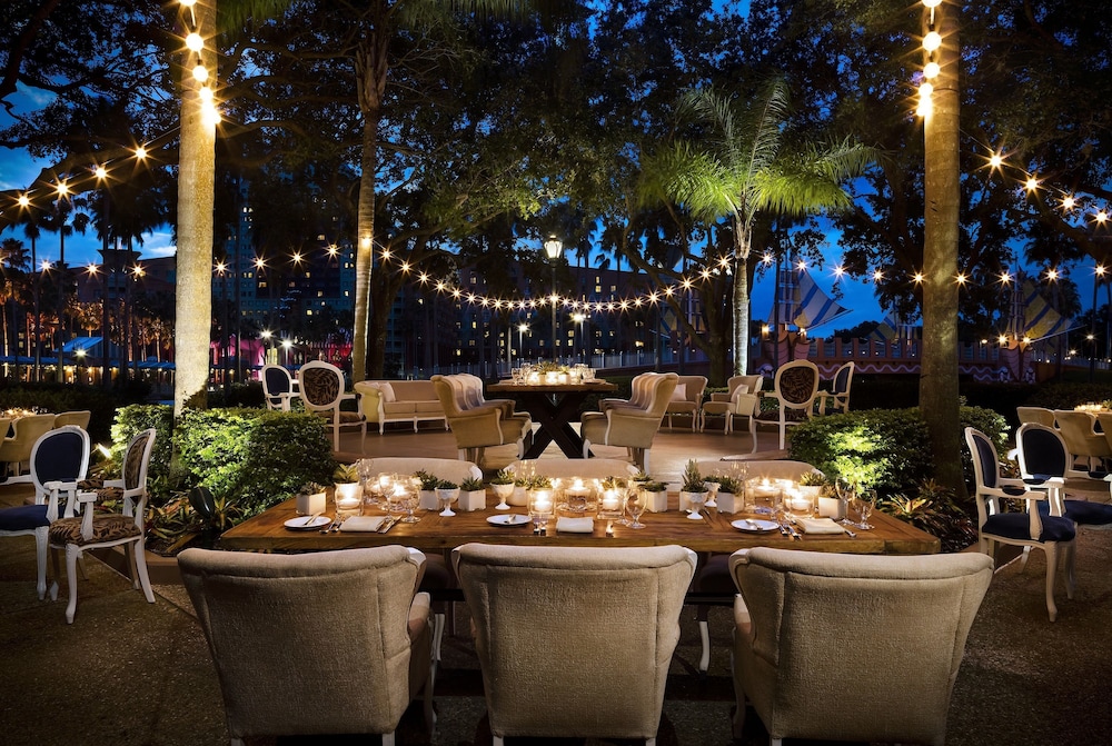 Walt Disney World Swan — Restaurant & bars in Walt Disney World Resort, Florida