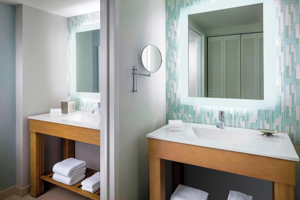 Walt Disney World Swan — Hotel rooms in Walt Disney World Resort, Florida