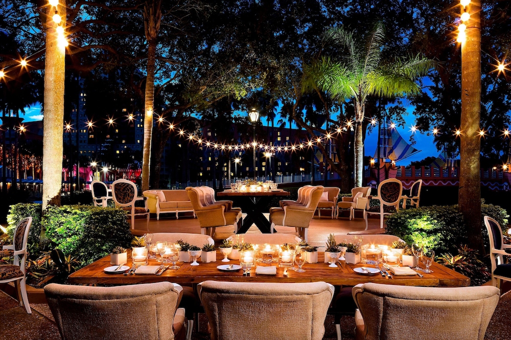Walt Disney World Swan — Restaurant & bars in Walt Disney World Resort, Florida