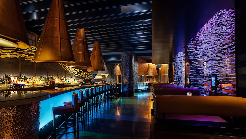 Walt Disney World Swan — Restaurant & bars in Walt Disney World Resort, Florida