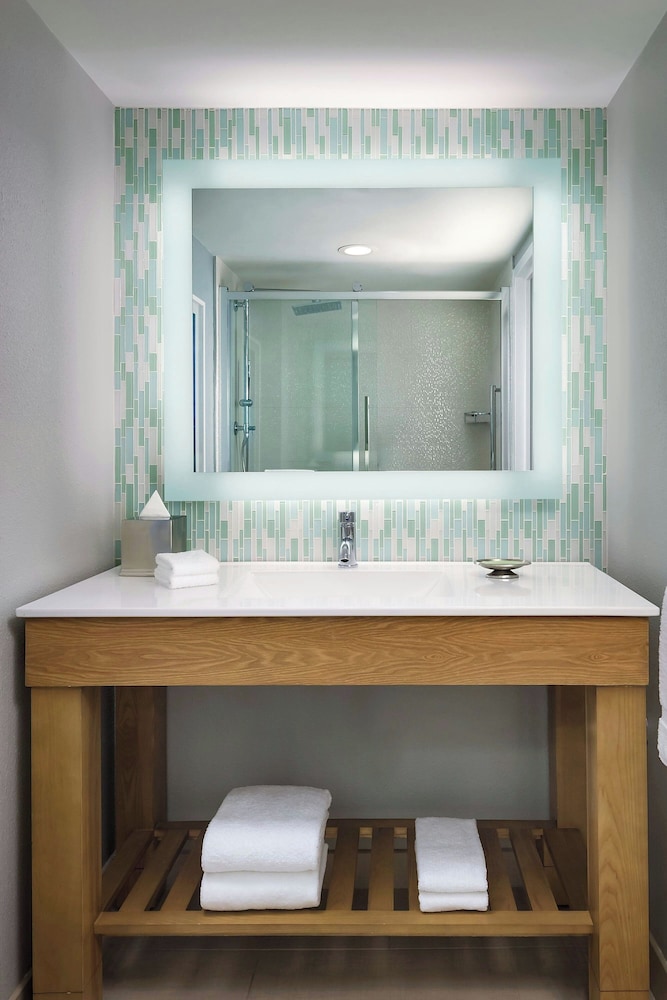 Walt Disney World Swan — Hotel rooms in Walt Disney World Resort, Florida