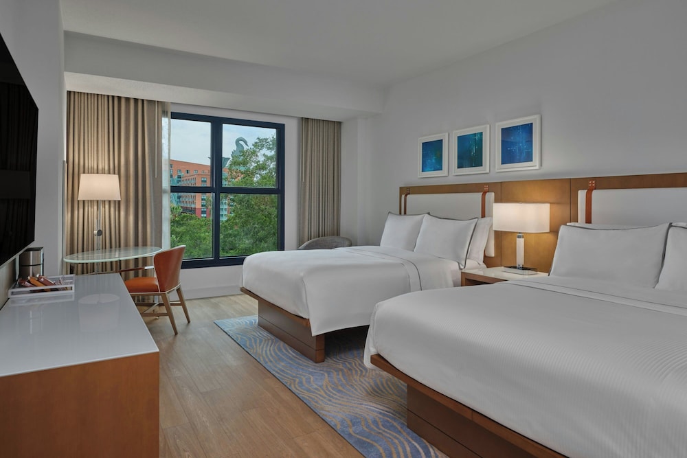 Walt Disney World Swan — Hotel rooms in Walt Disney World Resort, Florida