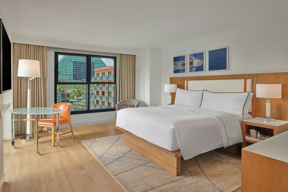 Walt Disney World Swan — Hotel rooms in Walt Disney World Resort, Florida