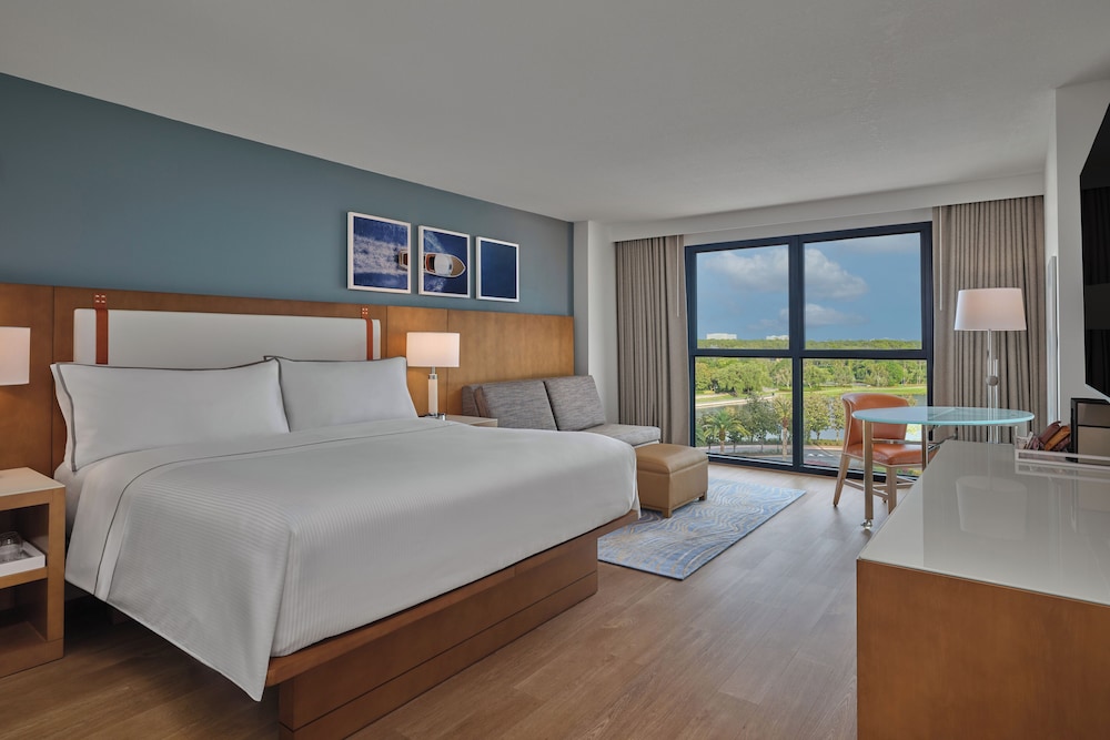 Walt Disney World Swan — Hotel rooms in Walt Disney World Resort, Florida