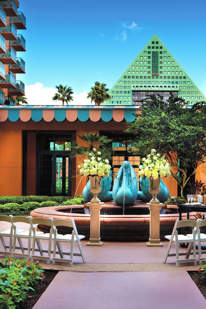 Walt Disney World Swan — Hotel building in Walt Disney World Resort, Florida
