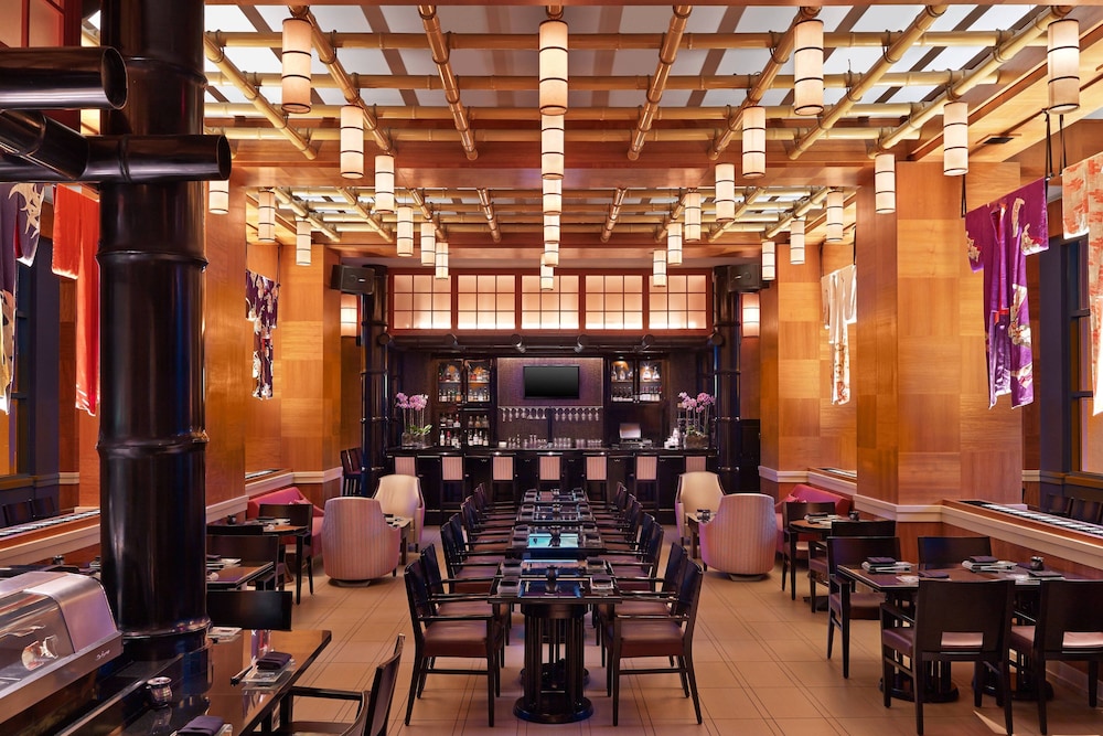 Walt Disney World Swan — Restaurant & bars in Walt Disney World Resort, Florida
