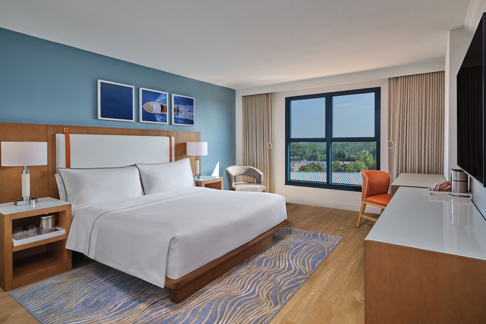 Walt Disney World Swan — Hotel rooms in Walt Disney World Resort, Florida