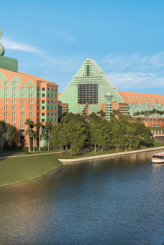 Walt Disney World Swan — Hotel building in Walt Disney World Resort, Florida