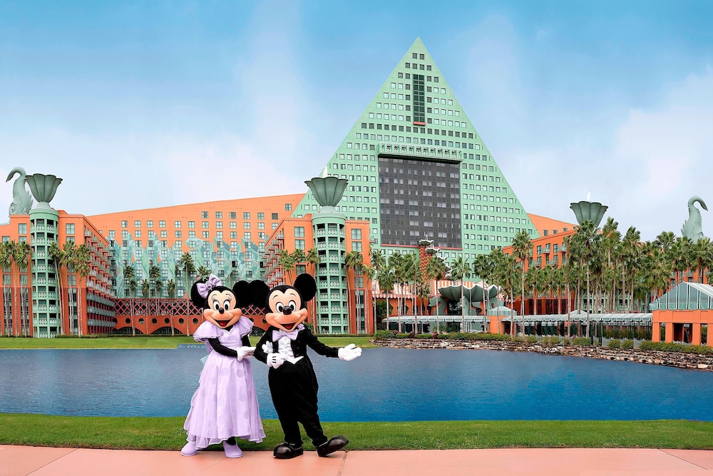 Walt Disney World Swan — Hotel building in Walt Disney World Resort, Florida