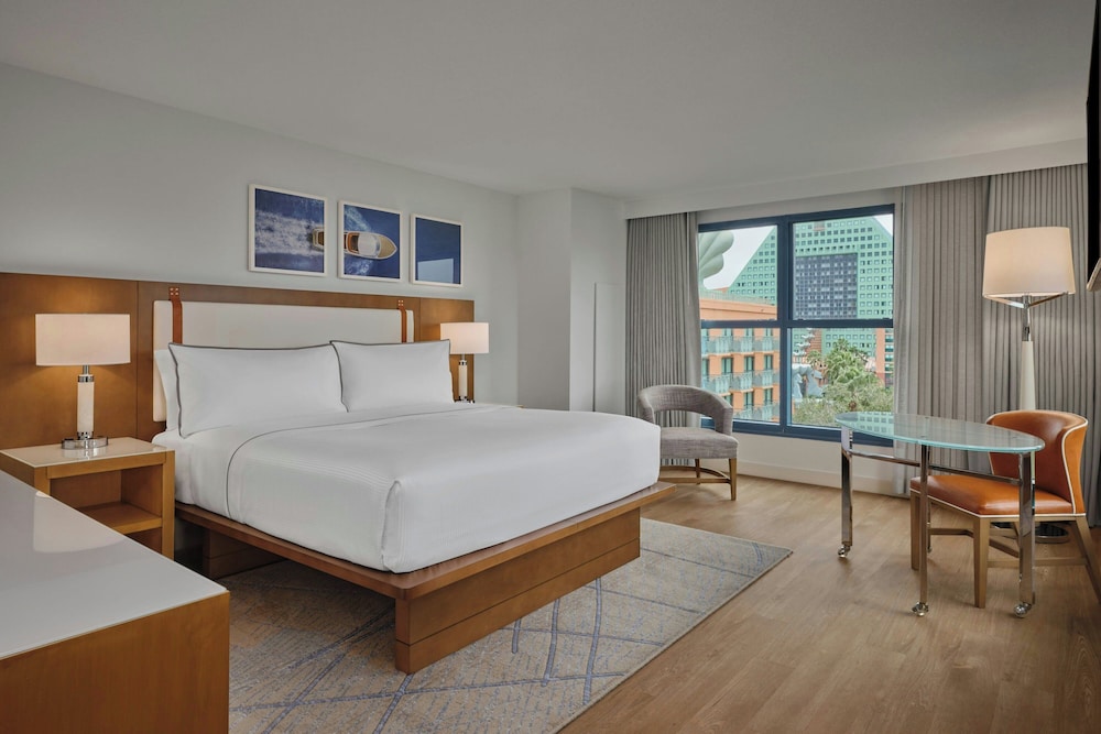 Walt Disney World Swan — Hotel rooms in Walt Disney World Resort, Florida