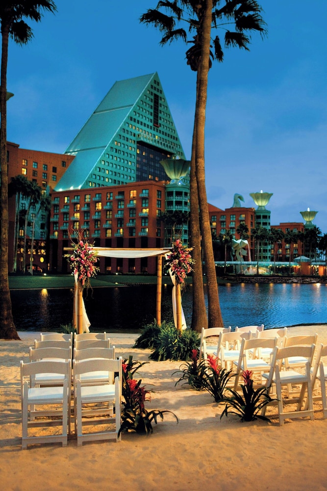 Walt Disney World Swan — Hotel building in Walt Disney World Resort, Florida