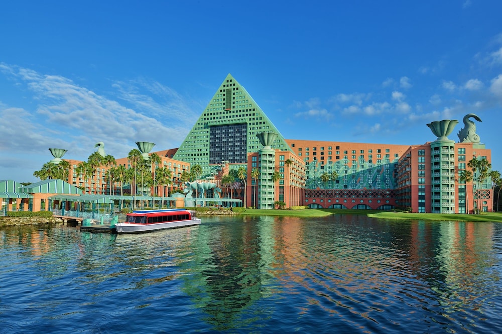 Walt Disney World Swan — Hotel building in Walt Disney World Resort, Florida