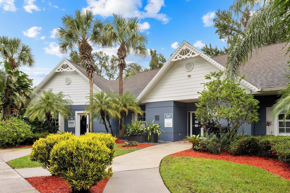 Club Wyndham Cypress Palms — Hotel building in Kissimmee, Florida