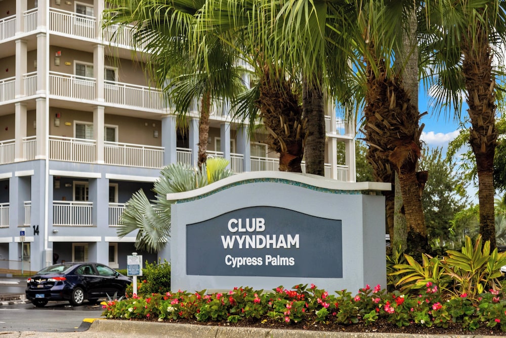 Club Wyndham Cypress Palms — Hotel building in Kissimmee, Florida
