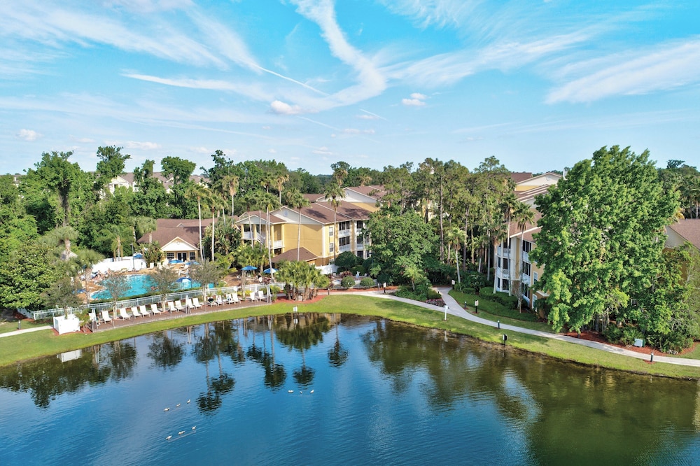 Club Wyndham Cypress Palms — Hotel building in Kissimmee, Florida
