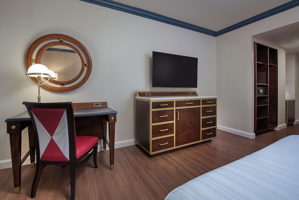 Disney's Yacht Club Resort — Hotel rooms in Walt Disney World Resort, Florida