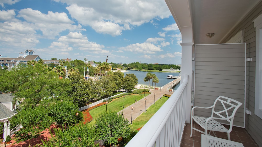Disney's Yacht Club Resort — Hotel rooms in Walt Disney World Resort, Florida