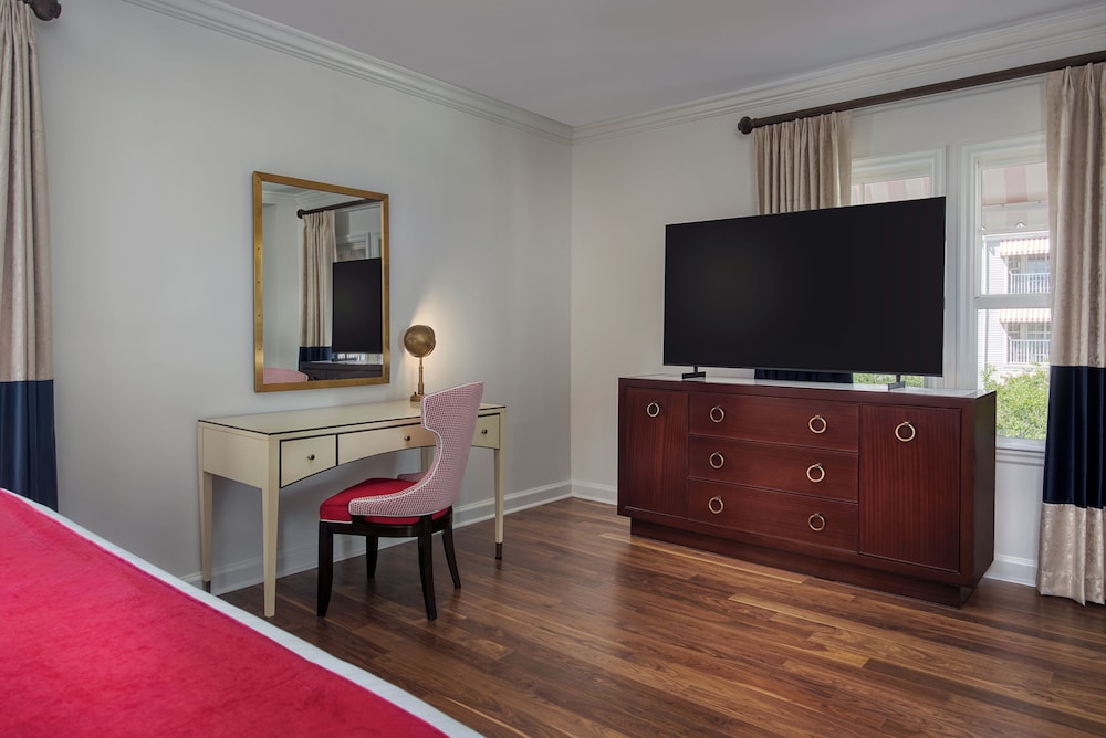 Disney's Yacht Club Resort — Hotel rooms in Walt Disney World Resort, Florida