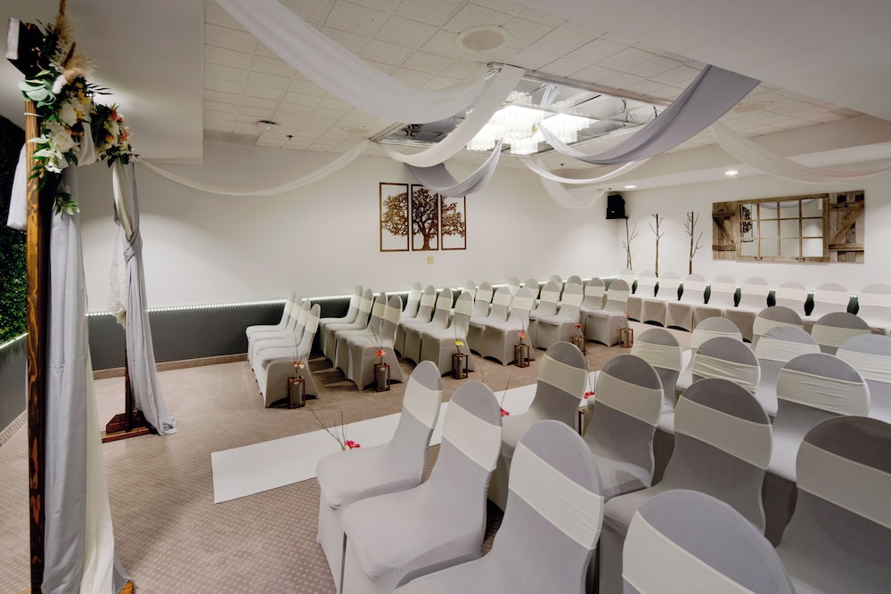 The Aquarius Casino Resort, BW Premier Collection — Restaurant & bars in Laughlin, Nevada