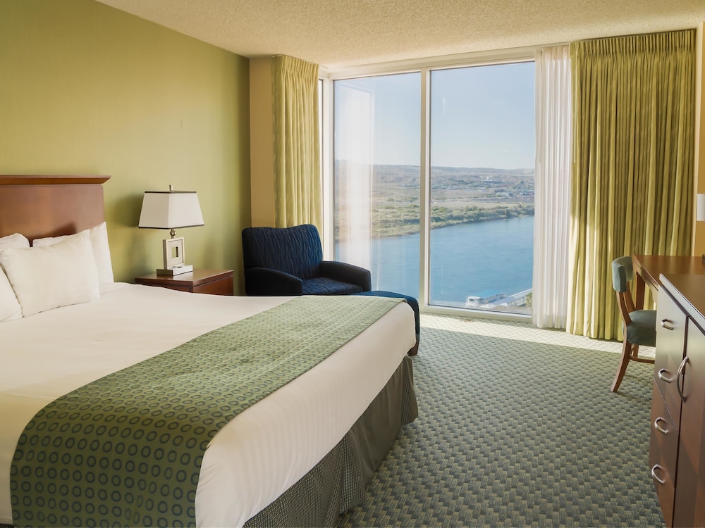 The Aquarius Casino Resort, BW Premier Collection — Hotel rooms in Laughlin, Nevada