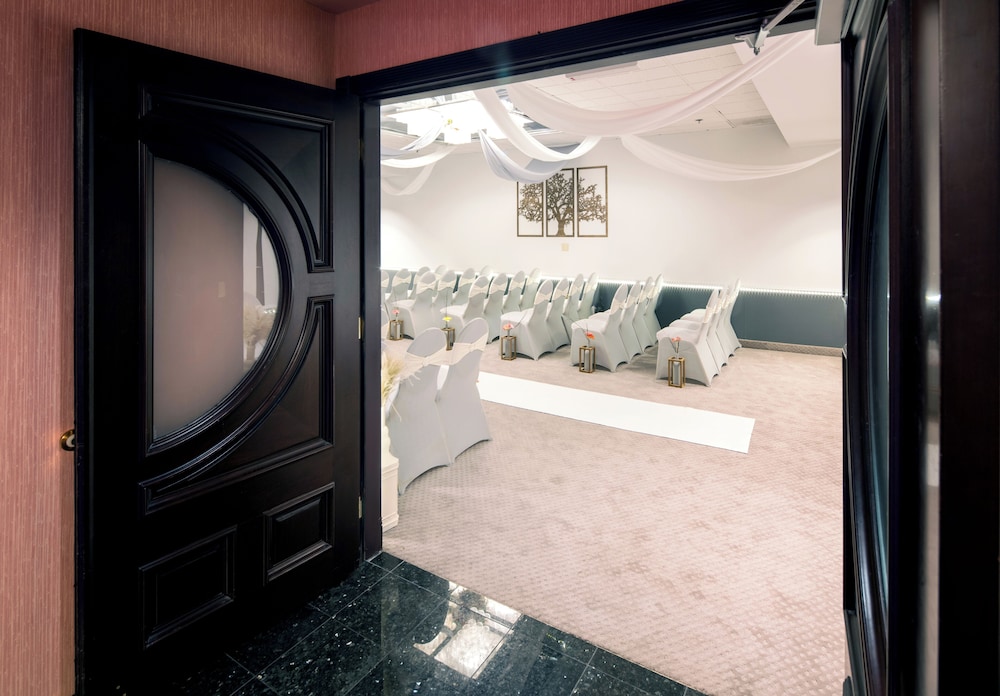 The Aquarius Casino Resort, BW Premier Collection — Hotel rooms in Laughlin, Nevada
