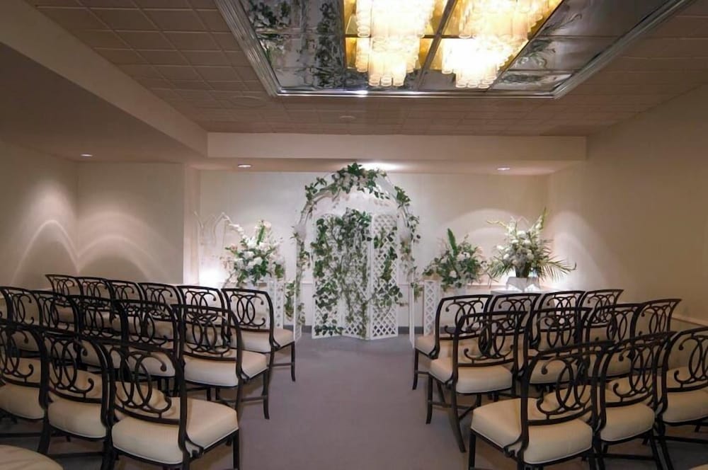 The Aquarius Casino Resort, BW Premier Collection — Hotel building in Laughlin, Nevada
