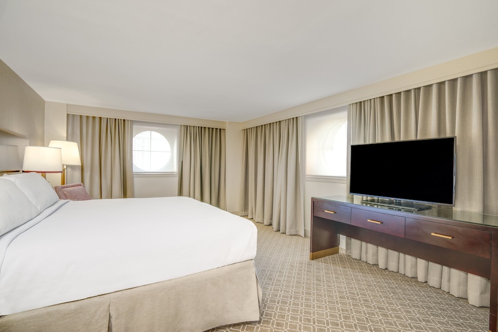 Crowne Plaza New Orleans French Qtr - Astor by IHG — Hotel rooms in New Orleans, Louisiana